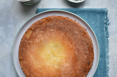 Torta cremosa di ricotta e mele, con noci e cannella