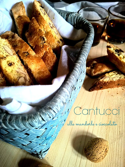 cantucci mandorle e cioccolato