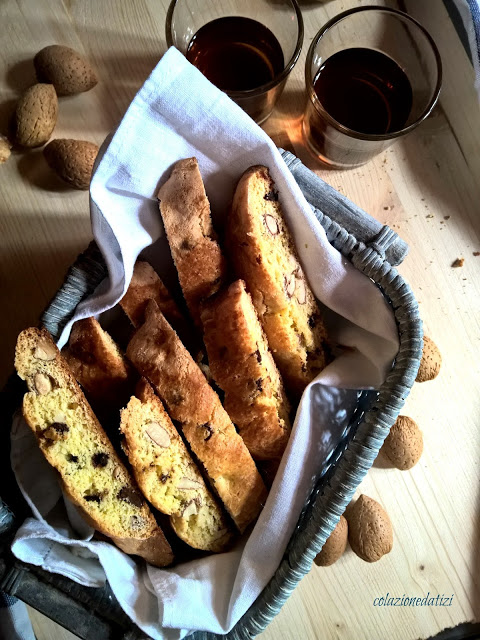 cantucci mandorle e cioccolato