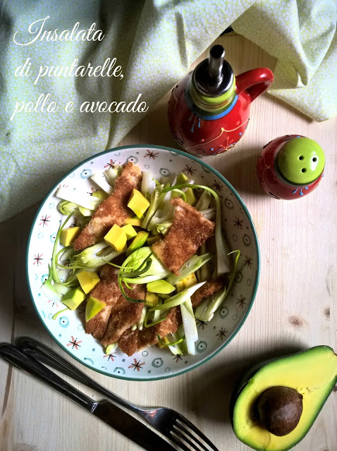 Insalata di pollo avocado e puntarelle