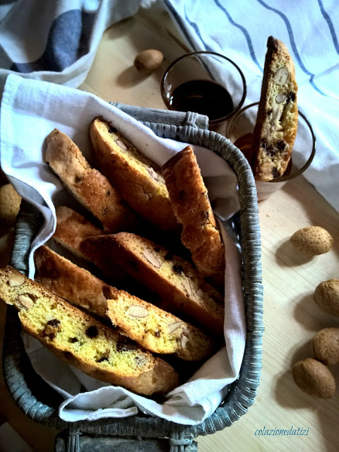 cantucci mandorle e cioccolato