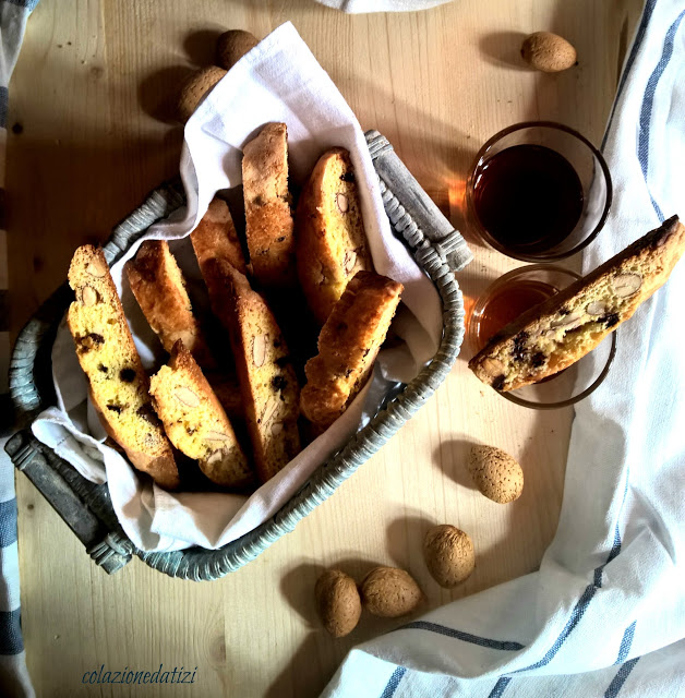 cantucci mandorle e cioccolato