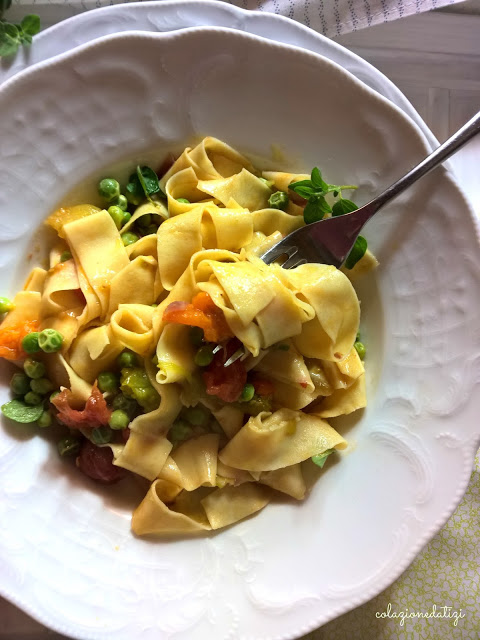 pasta fresca con piselli e pomodorini 