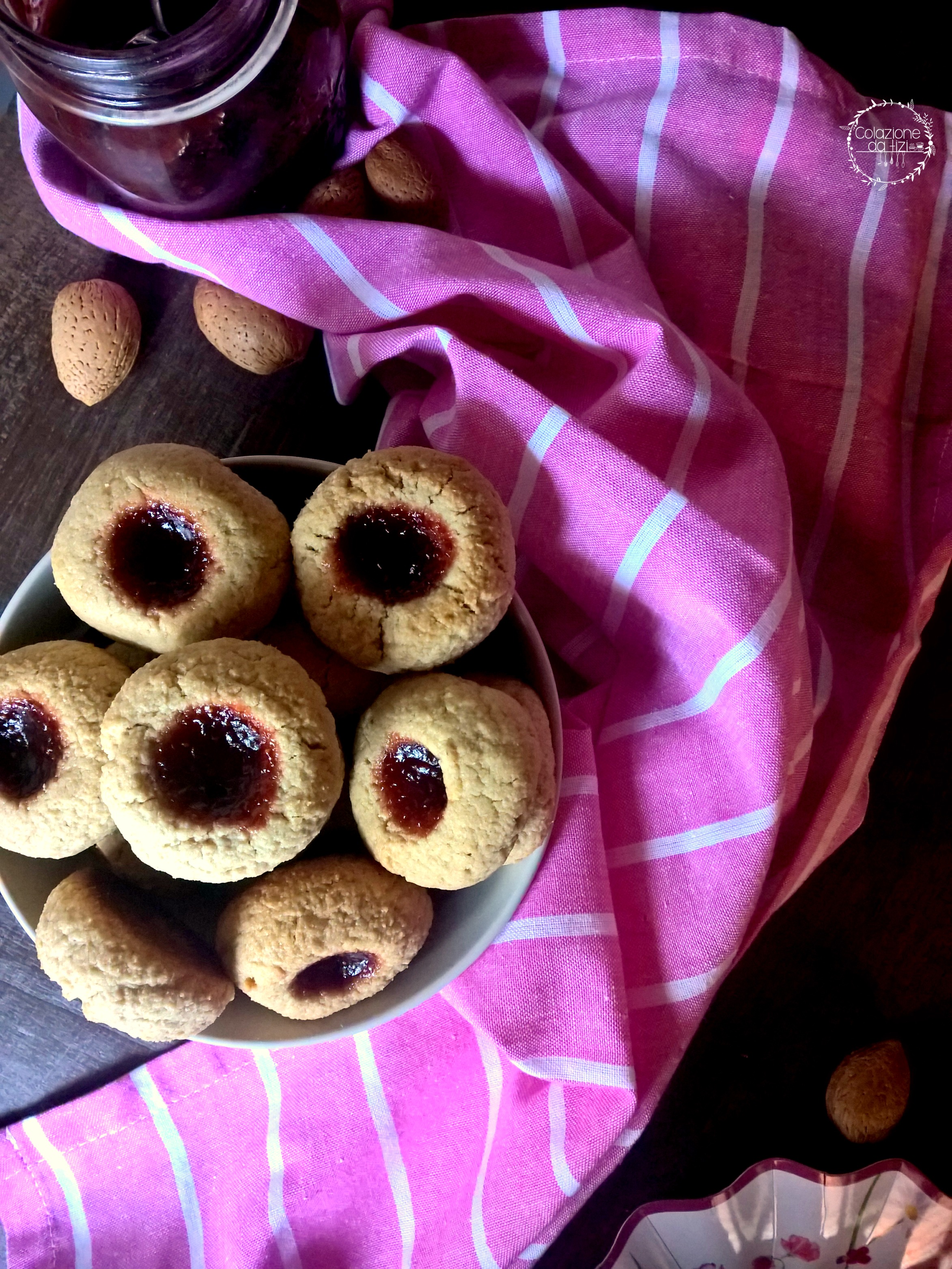 biscotti vegani all'avena mandorle e sciroppo d'acero