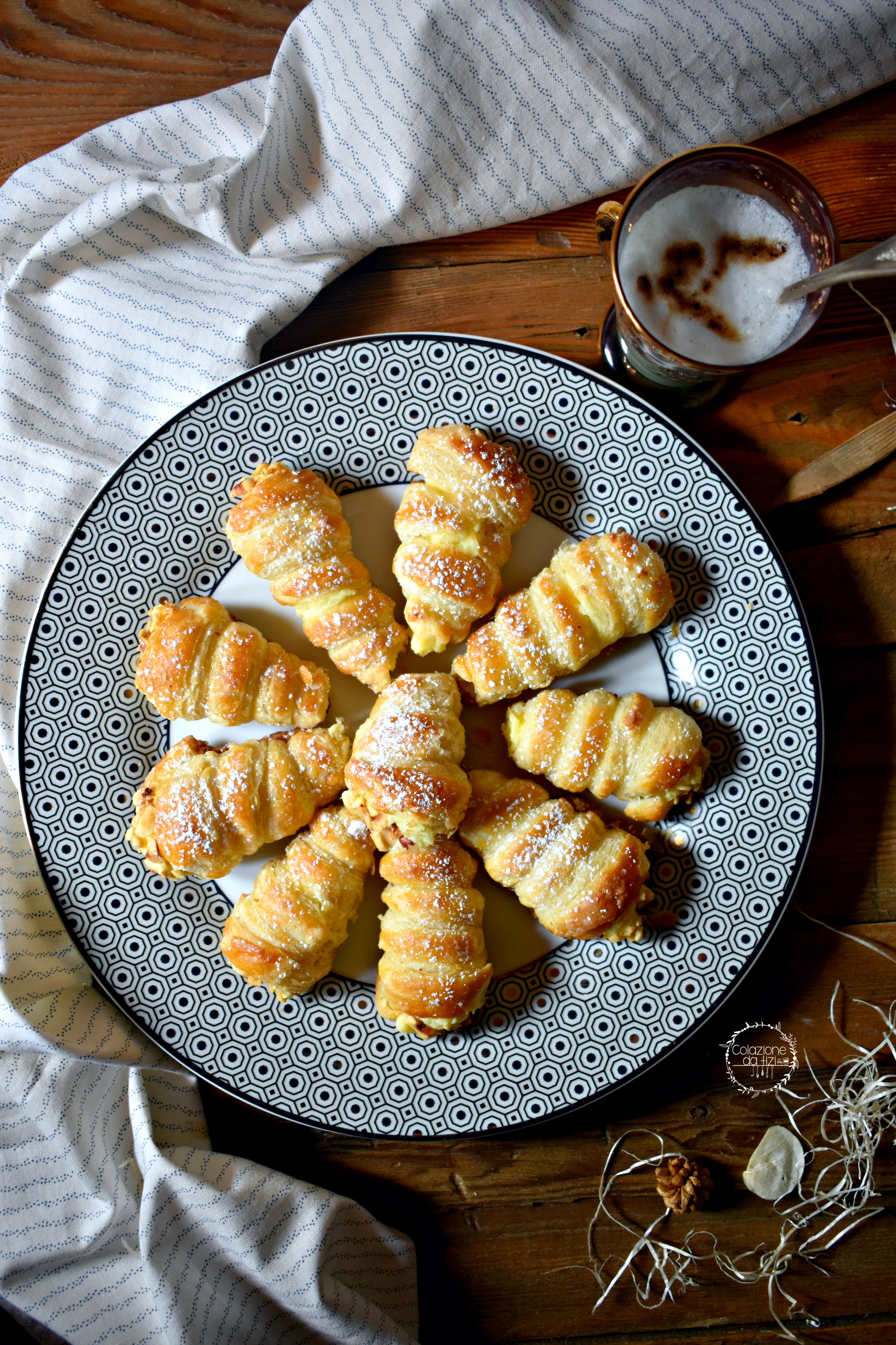 cannoncini di pasta sfoglia con crema pasticcera