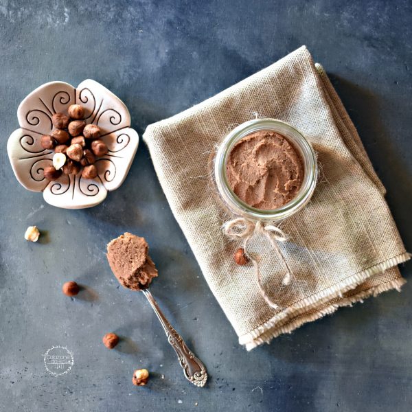 hummus dolce di ceci al cacao e nocciole