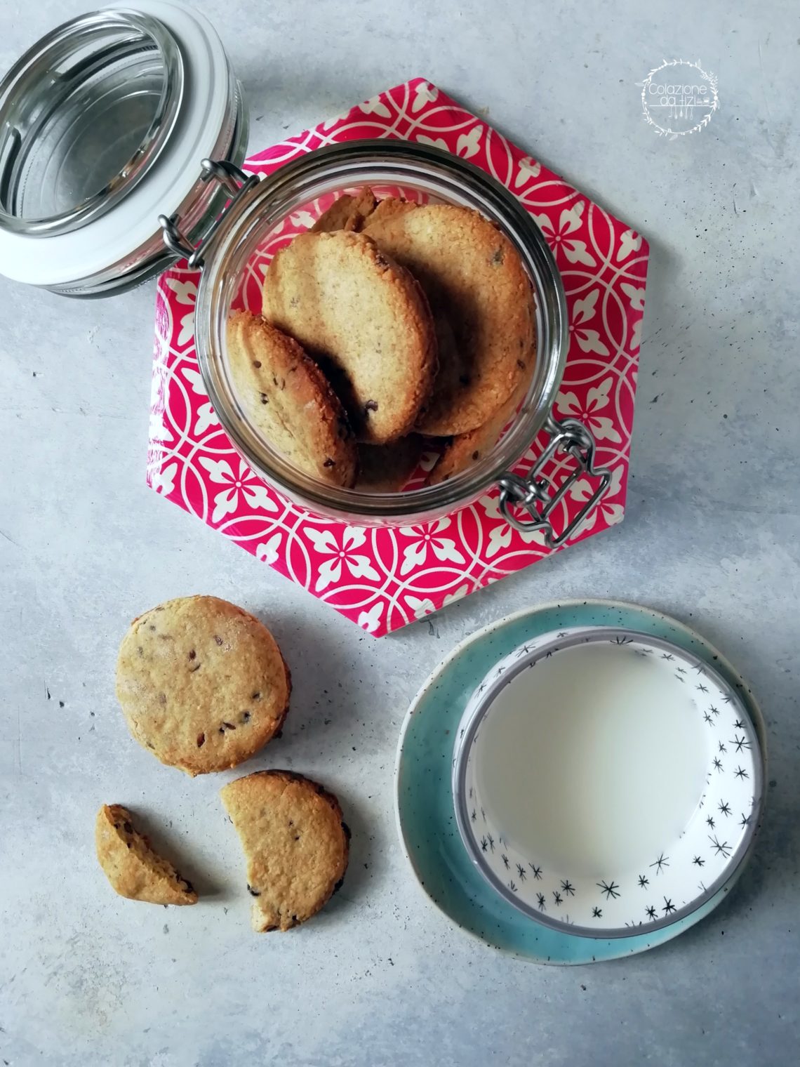 BISCOTTI VEGAN SENZA ZUCCHERO AL FARRO E CIOCCOLATO