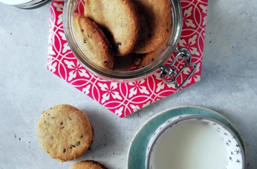 BISCOTTI VEGAN SENZA ZUCCHERO AL FARRO E CIOCCOLATO