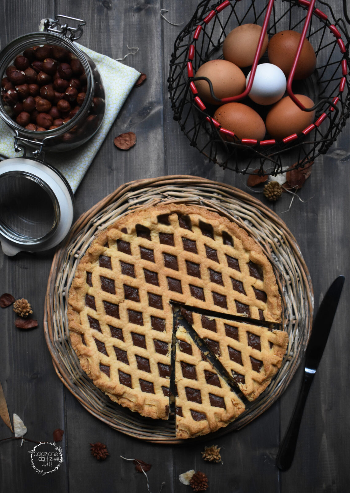 crostata con crema di nocciole e cioccolato